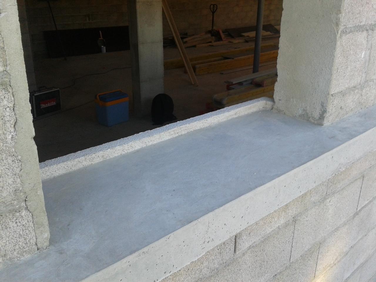 appui de fenêtre en béton lissé