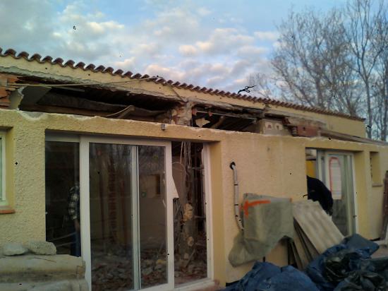 Rénovation appartement, abattage murs porteurs intérieurs, surélévation du toit